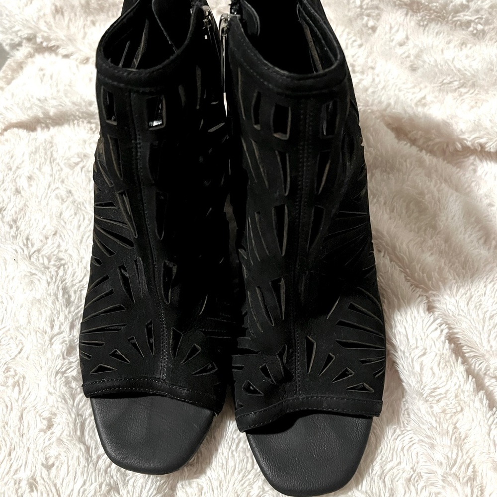 BCBG wedge open toe boots size 9 1/2